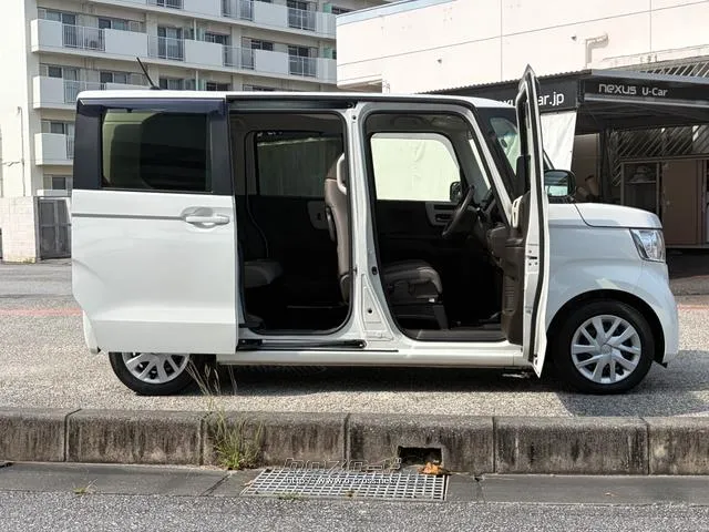 レンタアップ車徹底売り尽くしセール!ナビ・ETC・バックカメラ付で装備充実。愛車の買取査定、委託販売なども行ってます〜♪中古車買うなら西崎総合運動公園向かいのネクサスレンタカーへ。 ホンダ N-BOX