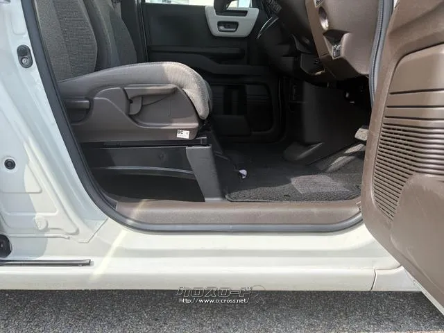 レンタアップ車徹底売り尽くしセール!ナビ・ETC・バックカメラ付で装備充実。愛車の買取査定、委託販売なども行ってます〜♪中古車買うなら西崎総合運動公園向かいのネクサスレンタカーへ。 ホンダ N-BOX