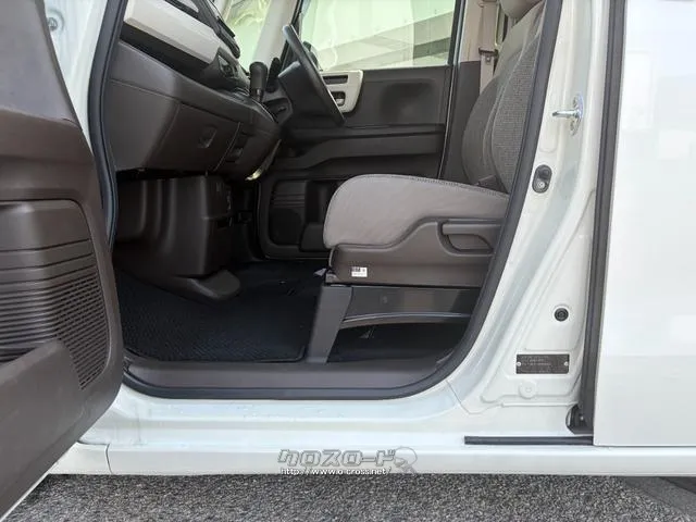 レンタアップ車徹底売り尽くしセール!ナビ・ETC・バックカメラ付で装備充実。愛車の買取査定、委託販売なども行ってます〜♪中古車買うなら西崎総合運動公園向かいのネクサスレンタカーへ。 ホンダ N-BOX