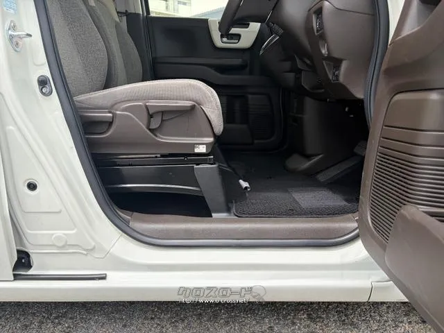 レンタアップ車徹底売り尽くしセール!ナビ・ETC・バックカメラ付で装備充実。愛車の買取査定、委託販売なども行ってます〜♪中古車買うなら西崎総合運動公園向かいのネクサスレンタカーへ。 ホンダ N-BOX