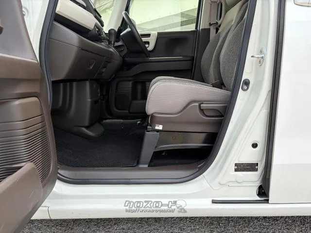 レンタアップ車徹底売り尽くしセール!ナビ・ETC・バックカメラ付で装備充実。愛車の買取査定、委託販売なども行ってます〜♪中古車買うなら西崎総合運動公園向かいのネクサスレンタカーへ。 ホンダ N-BOX