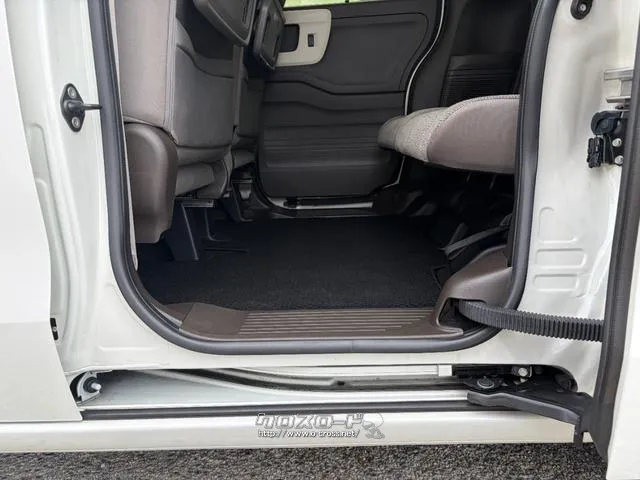 レンタアップ車徹底売り尽くしセール!ナビ・ETC・バックカメラ付で装備充実。愛車の買取査定、委託販売なども行ってます〜♪中古車買うなら西崎総合運動公園向かいのネクサスレンタカーへ。 ホンダ N-BOX