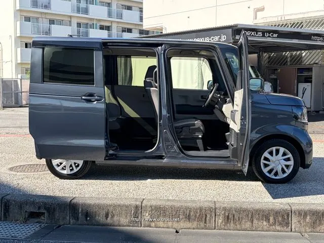 レンタアップ車徹底売り尽くしセール!ナビ・ETC・バックカメラ付で装備充実。愛車の買取査定、委託販売なども行ってます〜♪中古車買うなら西崎総合運動公園向かいのネクサスレンタカーへ。 ホンダ N-BOX