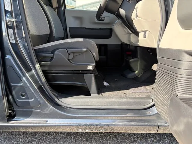レンタアップ車徹底売り尽くしセール!ナビ・ETC・バックカメラ付で装備充実。愛車の買取査定、委託販売なども行ってます〜♪中古車買うなら西崎総合運動公園向かいのネクサスレンタカーへ。 ホンダ N-BOX