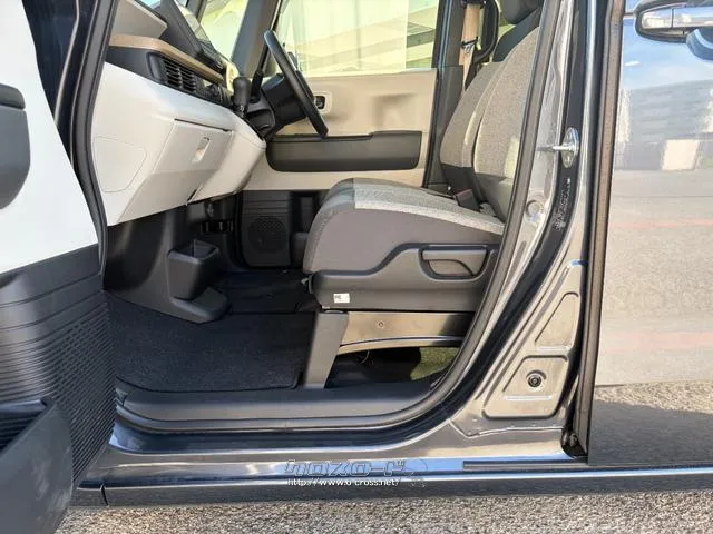 レンタアップ車徹底売り尽くしセール!ナビ・ETC・バックカメラ付で装備充実。愛車の買取査定、委託販売なども行ってます〜♪中古車買うなら西崎総合運動公園向かいのネクサスレンタカーへ。 ホンダ N-BOX