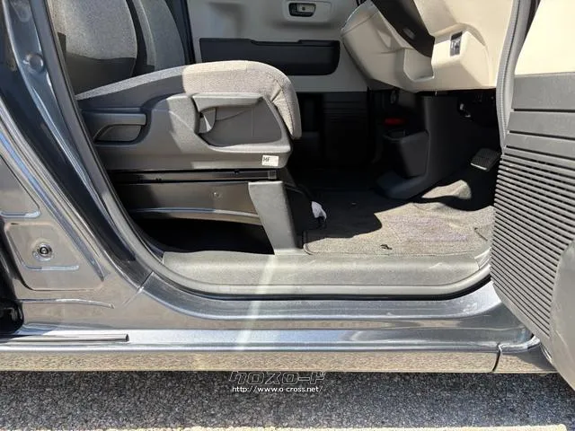 レンタアップ車徹底売り尽くしセール!ナビ・ETC・バックカメラ付で装備充実。愛車の買取査定、委託販売なども行ってます〜♪中古車買うなら西崎総合運動公園向かいのネクサスレンタカーへ。 ホンダ N-BOX