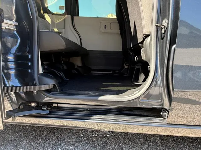 レンタアップ車徹底売り尽くしセール!ナビ・ETC・バックカメラ付で装備充実。愛車の買取査定、委託販売なども行ってます〜♪中古車買うなら西崎総合運動公園向かいのネクサスレンタカーへ。 ホンダ N-BOX