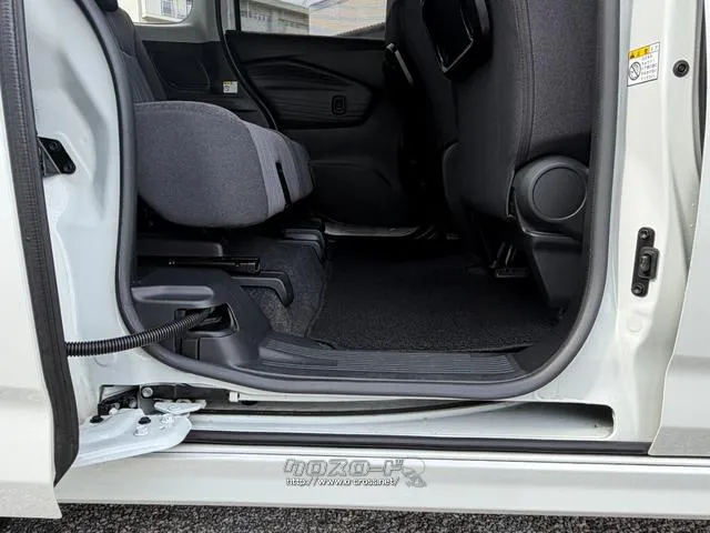 レンタアップ車徹底売り尽くしセール!ナビ・ETC・バックカメラ付で装備充実。愛車の買取査定、委託販売なども行ってます〜♪中古車買うなら西崎総合運動公園向かいのネクサスレンタカーへ。 スズキ ソリオ