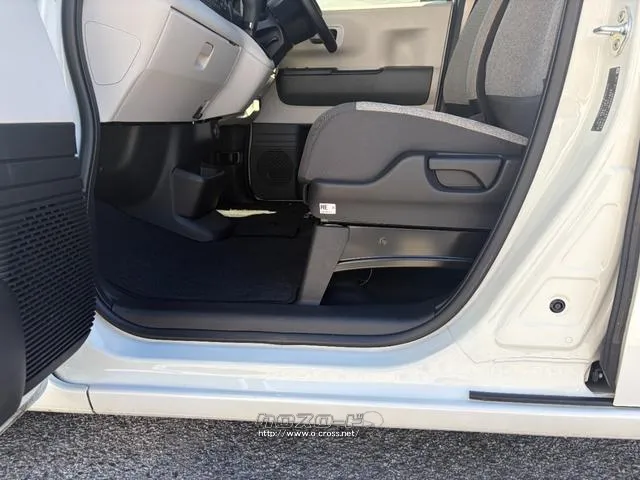 レンタアップ車徹底売り尽くしセール!ナビ・ETC・バックカメラ付で装備充実。愛車の買取査定、委託販売なども行ってます〜♪中古車買うなら西崎総合運動公園向かいのネクサスレンタカーへ。 ホンダ N-BOX
