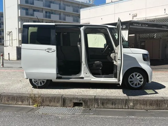 レンタアップ車徹底売り尽くしセール!ナビ・ETC・バックカメラ付で装備充実。愛車の買取査定、委託販売なども行ってます〜♪中古車買うなら西崎総合運動公園向かいのネクサスレンタカーへ。 ホンダ N-BOX