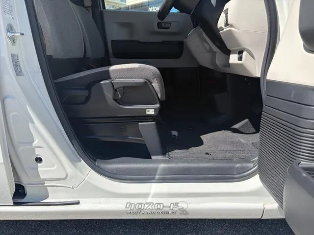 レンタアップ車徹底売り尽くしセール!ナビ・ETC・バックカメラ付で装備充実。愛車の買取査定、委託販売なども行ってます〜♪中古車買うなら西崎総合運動公園向かいのネクサスレンタカーへ。 ホンダ N-BOX