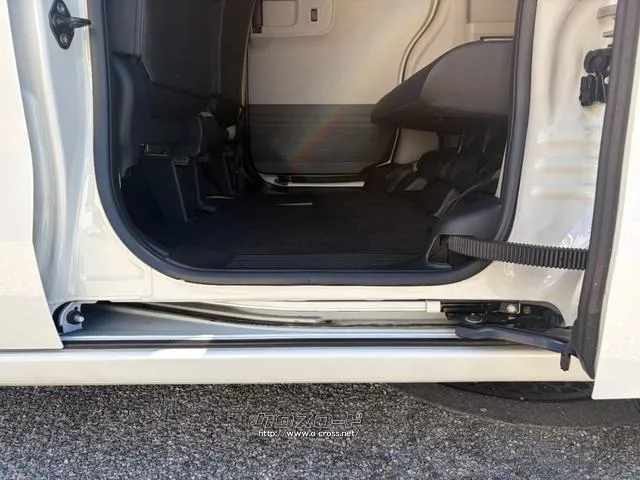 レンタアップ車徹底売り尽くしセール!ナビ・ETC・バックカメラ付で装備充実。愛車の買取査定、委託販売なども行ってます〜♪中古車買うなら西崎総合運動公園向かいのネクサスレンタカーへ。 ホンダ N-BOX