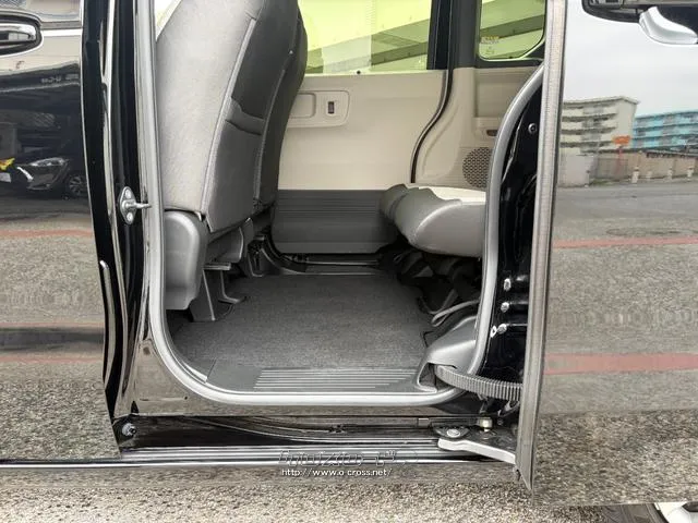 レンタアップ車徹底売り尽くしセール!ナビ・ETC・バックカメラ付で装備充実。愛車の買取査定、委託販売なども行ってます〜♪中古車買うなら西崎総合運動公園向かいのネクサスレンタカーへ。 ホンダ N-BOX