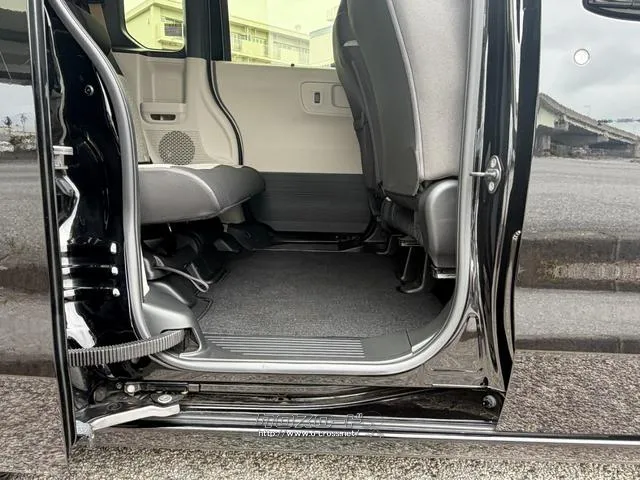 レンタアップ車徹底売り尽くしセール!ナビ・ETC・バックカメラ付で装備充実。愛車の買取査定、委託販売なども行ってます〜♪中古車買うなら西崎総合運動公園向かいのネクサスレンタカーへ。 ホンダ N-BOX