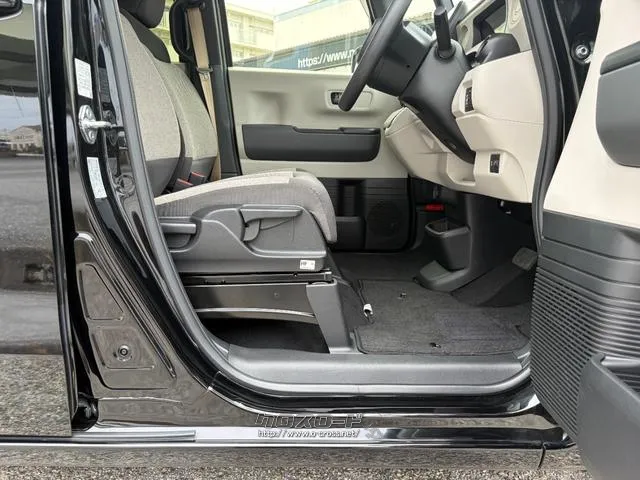レンタアップ車徹底売り尽くしセール!ナビ・ETC・バックカメラ付で装備充実。愛車の買取査定、委託販売なども行ってます〜♪中古車買うなら西崎総合運動公園向かいのネクサスレンタカーへ。 ホンダ N-BOX