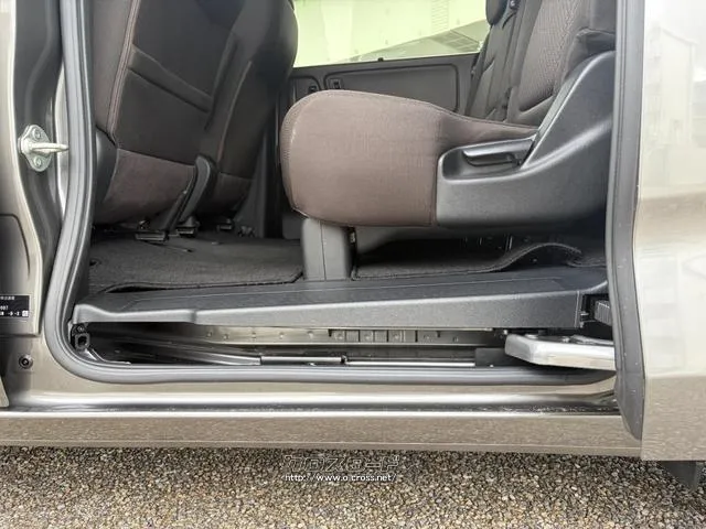 レンタアップ車徹底売り尽くしセール!ナビ・ETC・バックカメラ付で装備充実。愛車の買取査定、委託販売なども行ってます〜♪中古車買うなら西崎総合運動公園向かいのネクサスレンタカーへ。 ホンダ フリード