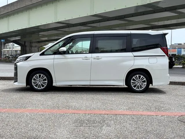 レンタアップ車徹底売り尽くしセール!ナビ・ETC・バックカメラ付で装備充実。愛車の買取査定、委託販売なども行ってます〜♪中古車買うなら西崎総合運動公園向かいのネクサスレンタカーへ。 トヨタ ノア