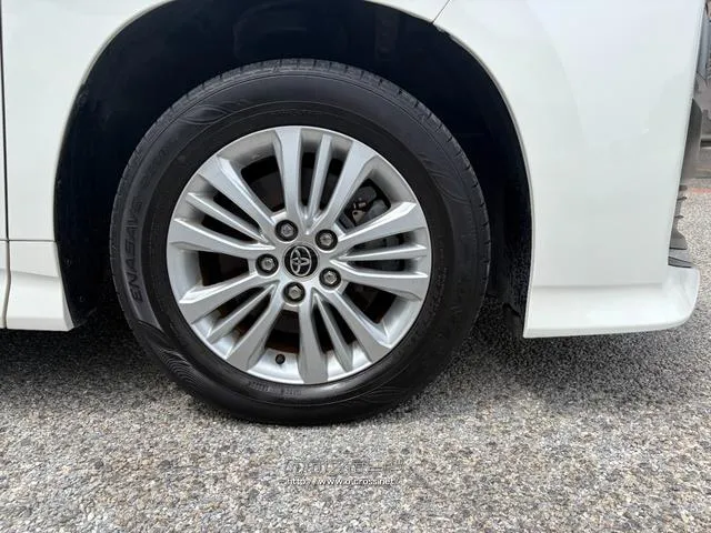 レンタアップ車徹底売り尽くしセール!ナビ・ETC・バックカメラ付で装備充実。愛車の買取査定、委託販売なども行ってます〜♪中古車買うなら西崎総合運動公園向かいのネクサスレンタカーへ。 トヨタ ノア