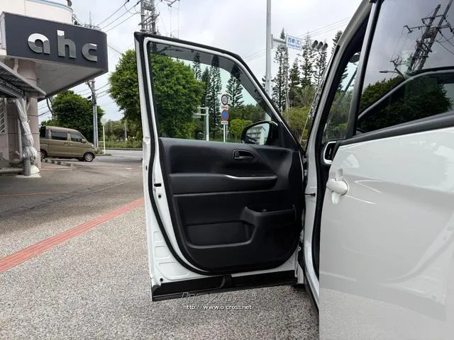 レンタアップ車徹底売り尽くしセール!ナビ・ETC・バックカメラ付で装備充実。愛車の買取査定、委託販売なども行ってます〜♪中古車買うなら西崎総合運動公園向かいのネクサスレンタカーへ。 トヨタ ノア