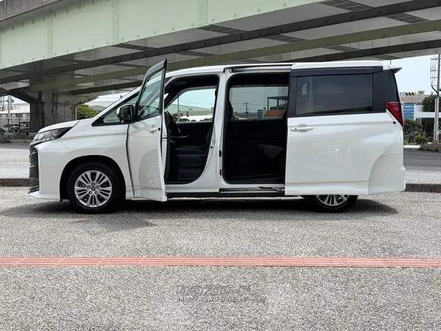 レンタアップ車徹底売り尽くしセール!ナビ・ETC・バックカメラ付で装備充実。愛車の買取査定、委託販売なども行ってます〜♪中古車買うなら西崎総合運動公園向かいのネクサスレンタカーへ。 トヨタ ノア