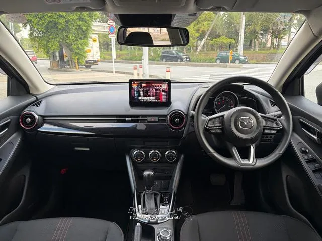 レンタアップ車徹底売り尽くしセール!ナビ・ETC・バックカメラ付で装備充実。愛車の買取査定、委託販売なども行ってます〜♪中古車買うなら西崎総合運動公園向かいのネクサスレンタカーへ。 マツダ MAZDA2