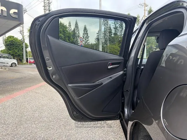 レンタアップ車徹底売り尽くしセール!ナビ・ETC・バックカメラ付で装備充実。愛車の買取査定、委託販売なども行ってます〜♪中古車買うなら西崎総合運動公園向かいのネクサスレンタカーへ。 マツダ MAZDA2