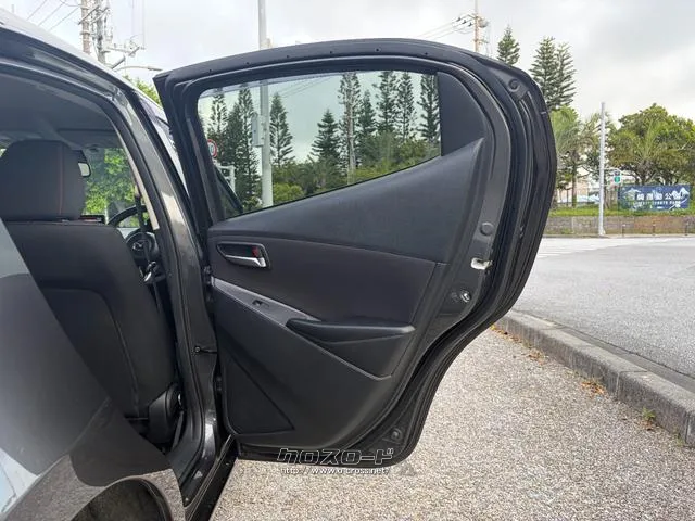 レンタアップ車徹底売り尽くしセール!ナビ・ETC・バックカメラ付で装備充実。愛車の買取査定、委託販売なども行ってます〜♪中古車買うなら西崎総合運動公園向かいのネクサスレンタカーへ。 マツダ MAZDA2