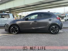 マツダ MAZDA2
