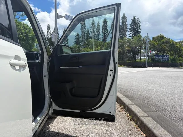 レンタアップ車徹底売り尽くしセール!ナビ・ETC・バックカメラ付で装備充実。愛車の買取査定、委託販売なども行ってます〜♪中古車買うなら西崎総合運動公園向かいのネクサスレンタカーへ。 トヨタ ノア
