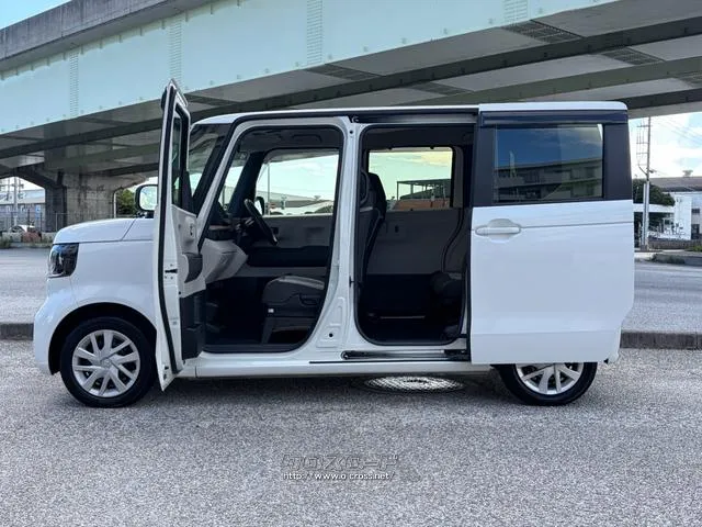レンタアップ車徹底売り尽くしセール!ナビ・ETC・バックカメラ付で装備充実。愛車の買取査定、委託販売なども行ってます〜♪中古車買うなら西崎総合運動公園向かいのネクサスレンタカーへ。 ホンダ N-BOX