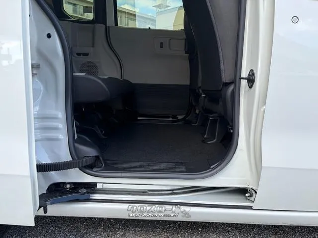 レンタアップ車徹底売り尽くしセール!ナビ・ETC・バックカメラ付で装備充実。愛車の買取査定、委託販売なども行ってます〜♪中古車買うなら西崎総合運動公園向かいのネクサスレンタカーへ。 ホンダ N-BOX