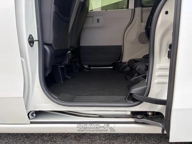 レンタアップ車徹底売り尽くしセール!ナビ・ETC・バックカメラ付で装備充実。愛車の買取査定、委託販売なども行ってます〜♪中古車買うなら西崎総合運動公園向かいのネクサスレンタカーへ。 ホンダ N-BOX