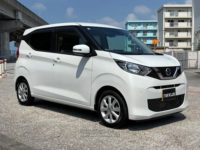 レンタアップ車徹底売り尽くしセール!ナビ・ETC・バックカメラ付で装備充実。愛車の買取査定、委託販売なども行ってます〜♪中古車買うなら西崎総合運動公園向かいのネクサスレンタカーへ。 日産 デイズ
