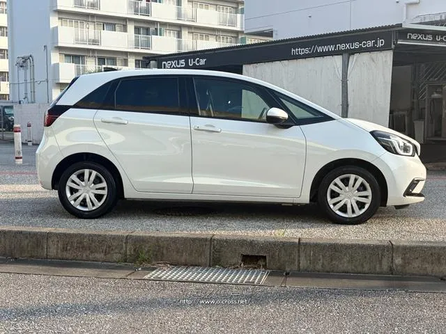 レンタアップ車徹底売り尽くしセール!ナビ・ETC・バックカメラ付で装備充実。愛車の買取査定、委託販売なども行ってます〜♪中古車買うなら西崎総合運動公園向かいのネクサスレンタカーへ。 ホンダ フィット
