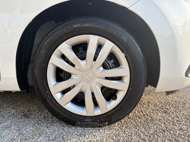 レンタアップ車徹底売り尽くしセール!ナビ・ETC・バックカメラ付で装備充実。愛車の買取査定、委託販売なども行ってます〜♪中古車買うなら西崎総合運動公園向かいのネクサスレンタカーへ。 ホンダ フィット