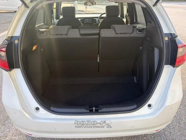 レンタアップ車徹底売り尽くしセール!ナビ・ETC・バックカメラ付で装備充実。愛車の買取査定、委託販売なども行ってます〜♪中古車買うなら西崎総合運動公園向かいのネクサスレンタカーへ。 ホンダ フィット
