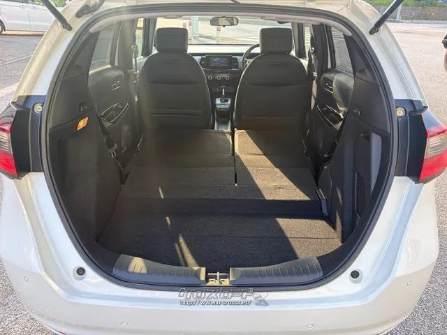 レンタアップ車徹底売り尽くしセール!ナビ・ETC・バックカメラ付で装備充実。愛車の買取査定、委託販売なども行ってます〜♪中古車買うなら西崎総合運動公園向かいのネクサスレンタカーへ。 ホンダ フィット
