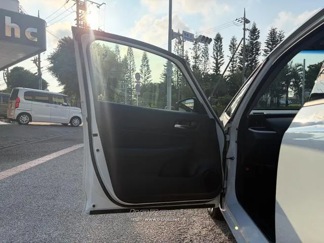 レンタアップ車徹底売り尽くしセール!ナビ・ETC・バックカメラ付で装備充実。愛車の買取査定、委託販売なども行ってます〜♪中古車買うなら西崎総合運動公園向かいのネクサスレンタカーへ。 ホンダ フィット