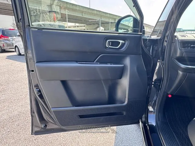 レンタアップ車徹底売り尽くしセール!ナビ・ETC・バックカメラ付で装備充実。愛車の買取査定、委託販売なども行ってます〜♪中古車買うなら西崎総合運動公園向かいのネクサスレンタカーへ。 ホンダ ステップワゴン
