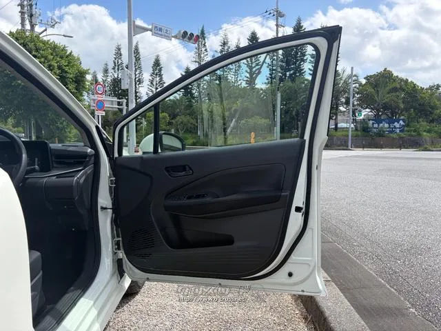 レンタアップ車徹底売り尽くしセール!ナビ・ETC・バックカメラ付で装備充実。愛車の買取査定、委託販売なども行ってます〜♪中古車買うなら西崎総合運動公園向かいのネクサスレンタカーへ。 日産 ノート