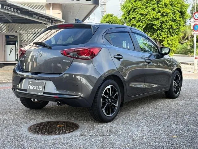 マツダ MAZDA2