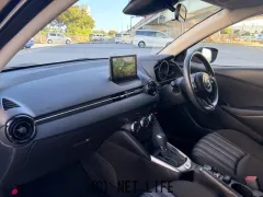 マツダ MAZDA2