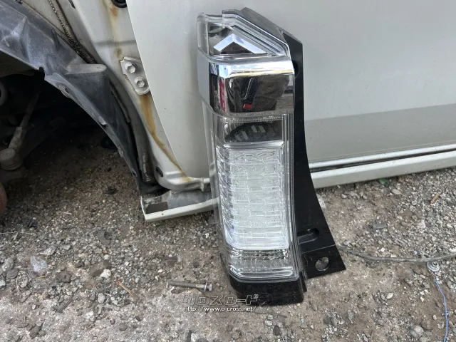 外装・エアロ N-BOXカスタムテールレンズ左