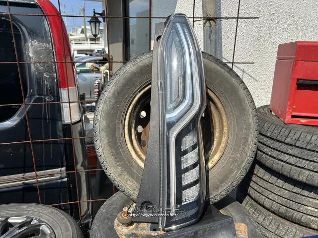 外装・エアロ N-BOXカスタムテールレンズ右