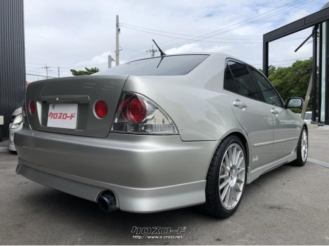 車重1360kgとスポーツセダンの中では最軽量クラス。NAながら210psの馬力で軽快な加速を楽しめます。 トヨタ アルテッツァ