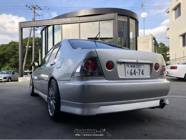 フロント、リア共にスープラなどのスポーツカーやクラウンなどの高級セダンにも用いられたダブルウィッシュボーン式サスペンションが採用されています。 トヨタ アルテッツァ