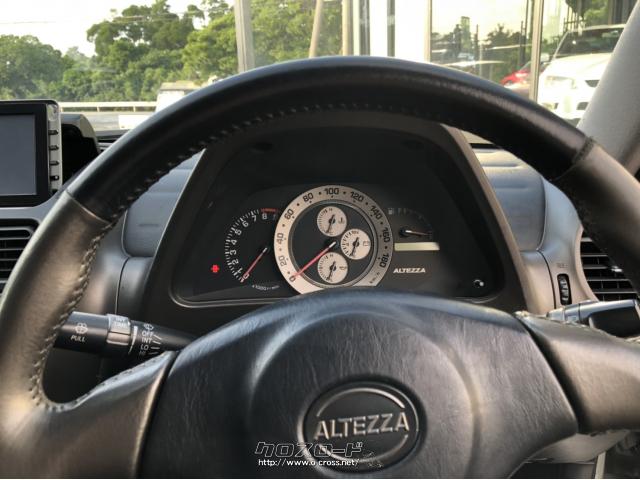 3連のクロノグラフをモチーフとしたデザインのメーターなどが採用。スポーティさを演出しています。 トヨタ アルテッツァ