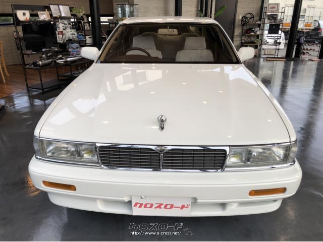 ピカピカボディから当時の雰囲気を存分に感じることができます。 日産 ローレル