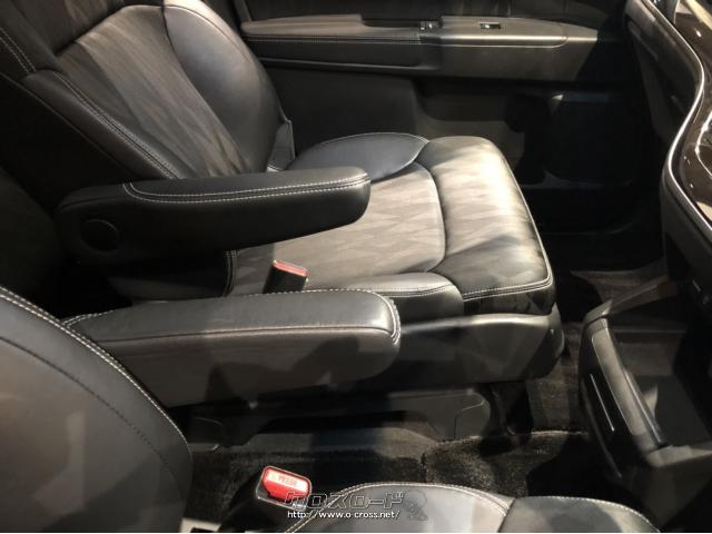 運転席、助手席間もウォークスルーでき大変便利です。 ホンダ オデッセイ