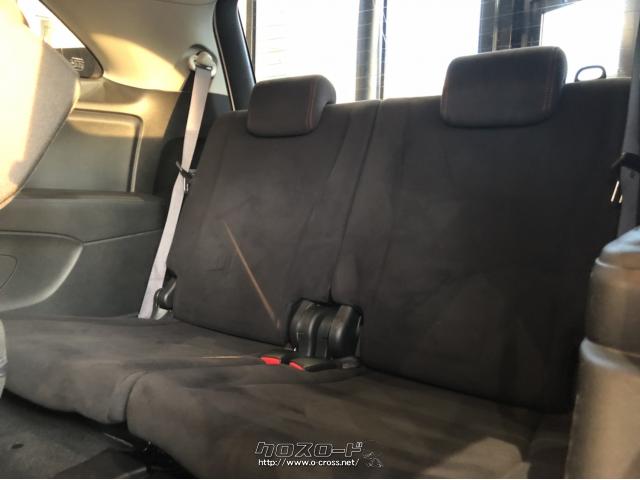 3列目はアクセスしやすく、大人の男性が座ってもヘッドクリアランスが保たれていて座り心地も良く快適です。 ホンダ ストリーム